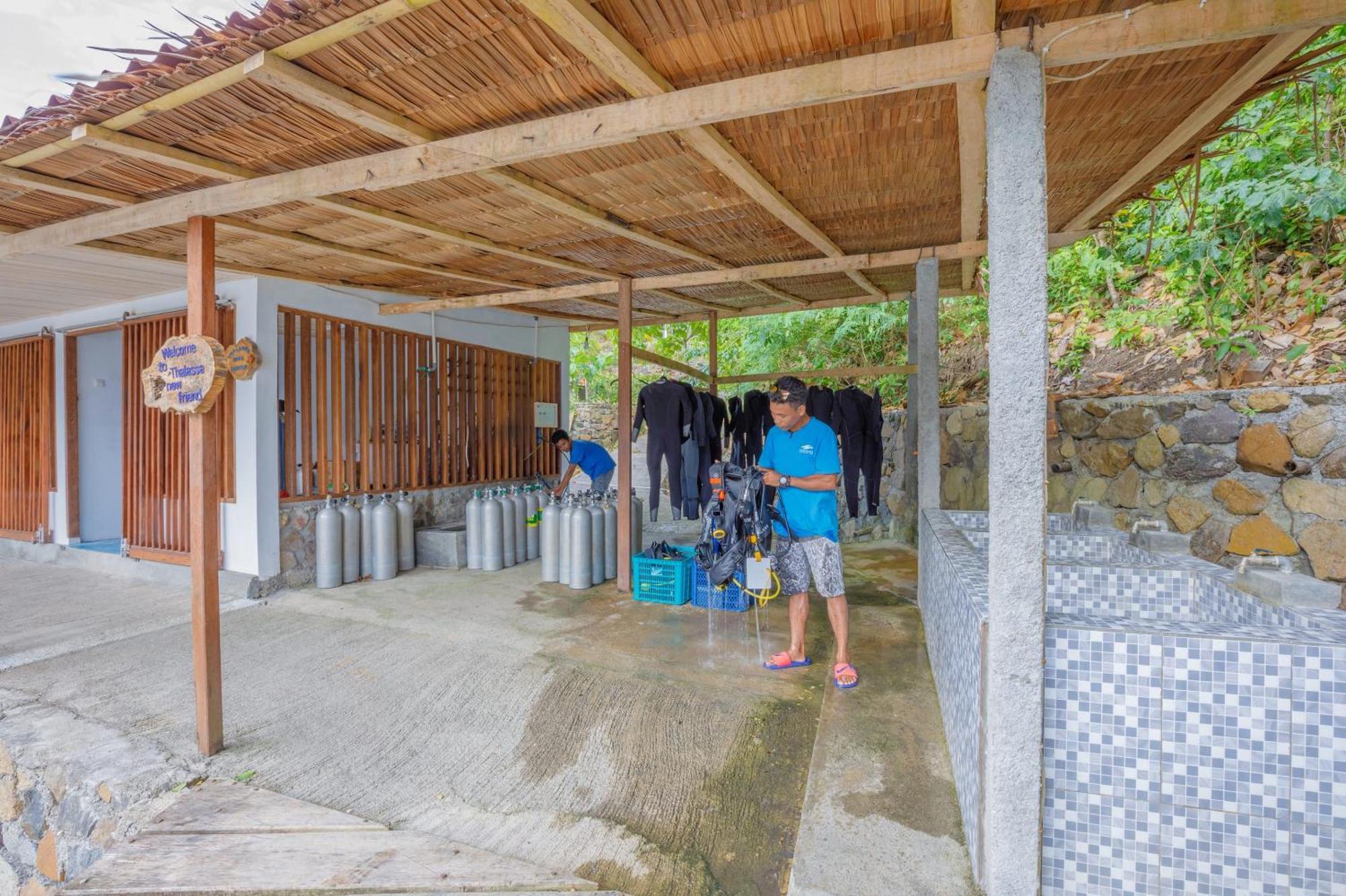 Thalassa Dive Resort Lembeh Airtembaga Exterior foto